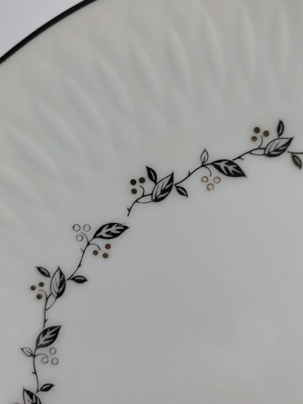 FOUR Sango Carillon Salad Plates White Gold Berries Platinum Leaves 8 Inch